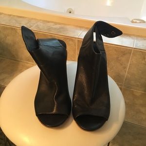 Coach and four prep toe heels